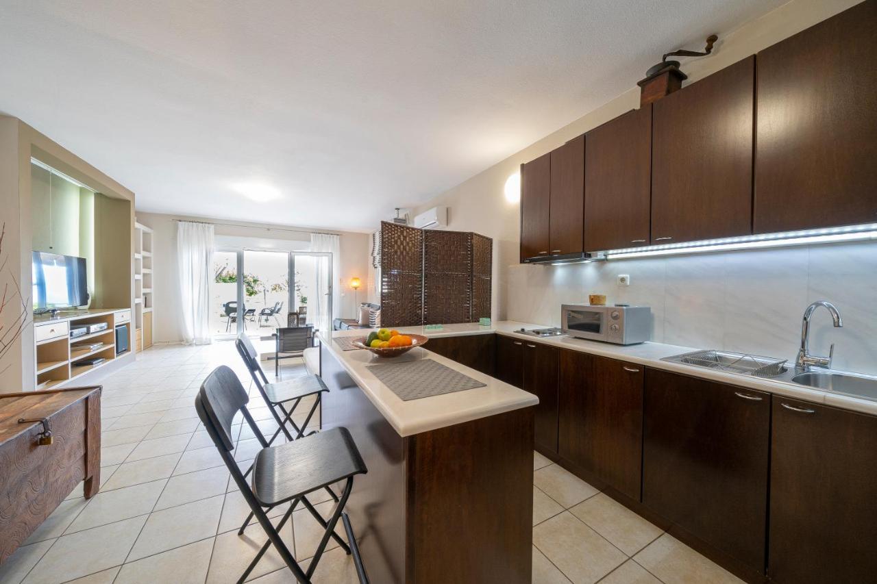 Sea Path Apartment PalaiónTsiflíkion Dış mekan fotoğraf